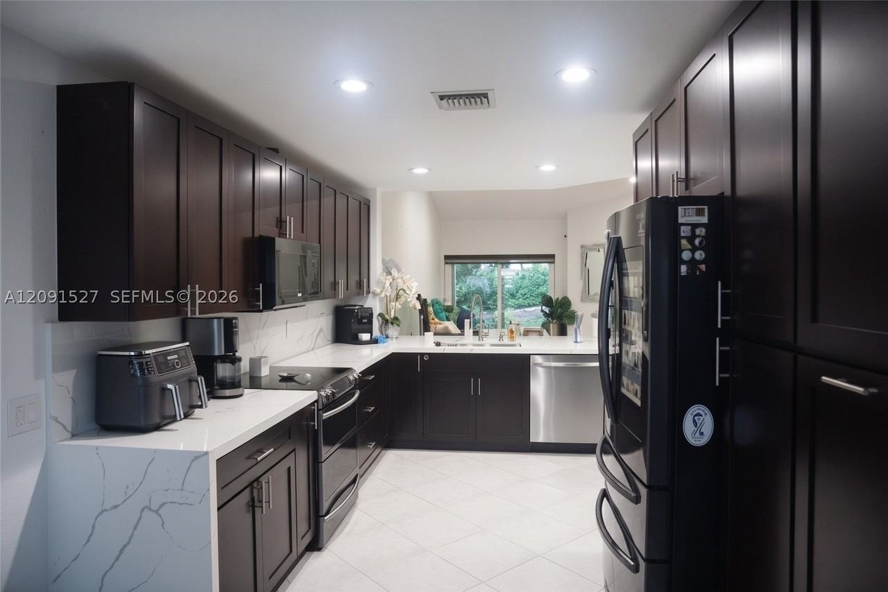 1575 Zenith Way #1575 - Photo 4 of 12