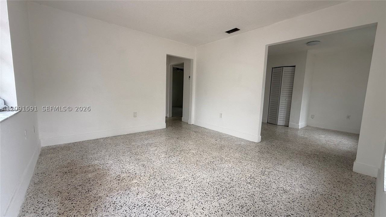 3216 Sw 25th Ter #3216 - Photo 2 of 12