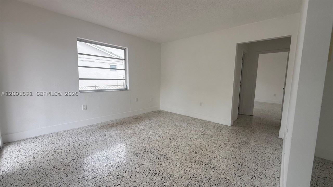 3216 Sw 25th Ter #3216 - Photo 3 of 12