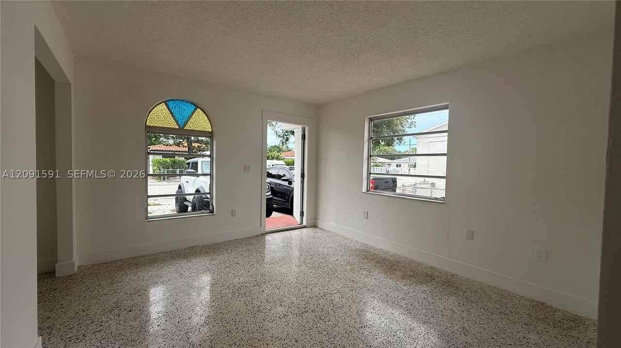 3216 Sw 25th Ter #3216 - Photo 4 of 12