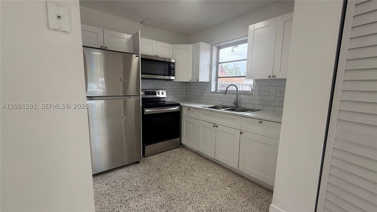3216 Sw 25th Ter #3216 - Photo 7 of 12