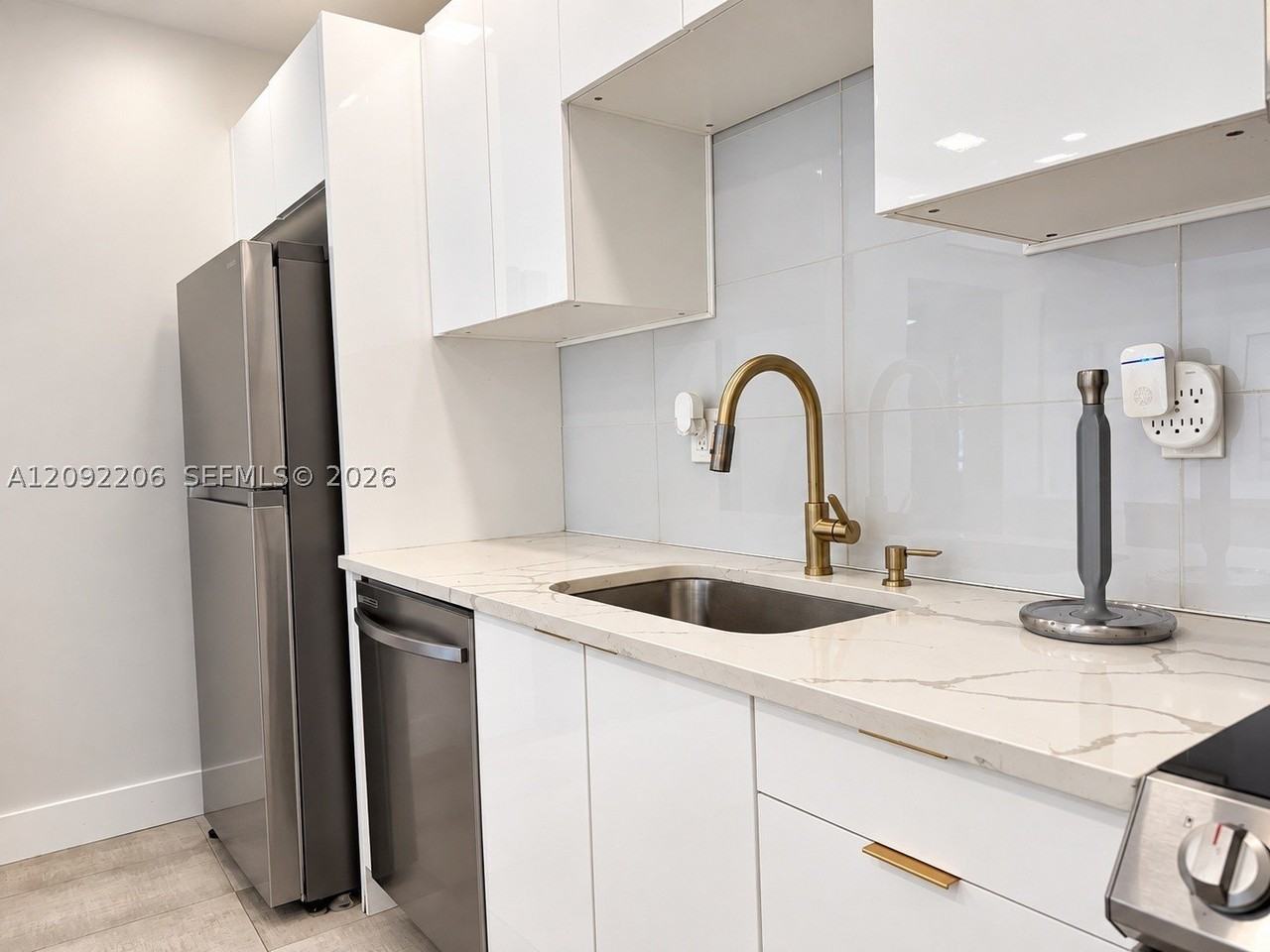 551 Ne 26th St #W - Photo 7 of 18