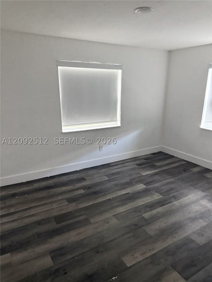 1864 Nw 88th Ter - Photo 4 of 6