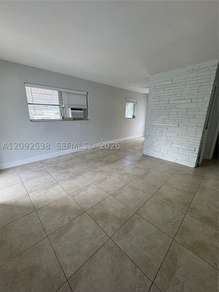 753 Nw 5th St #1 - Photo 6 of 12