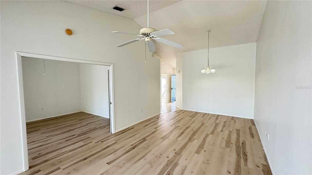 950 Waterside Ln - Photo 5 of 36