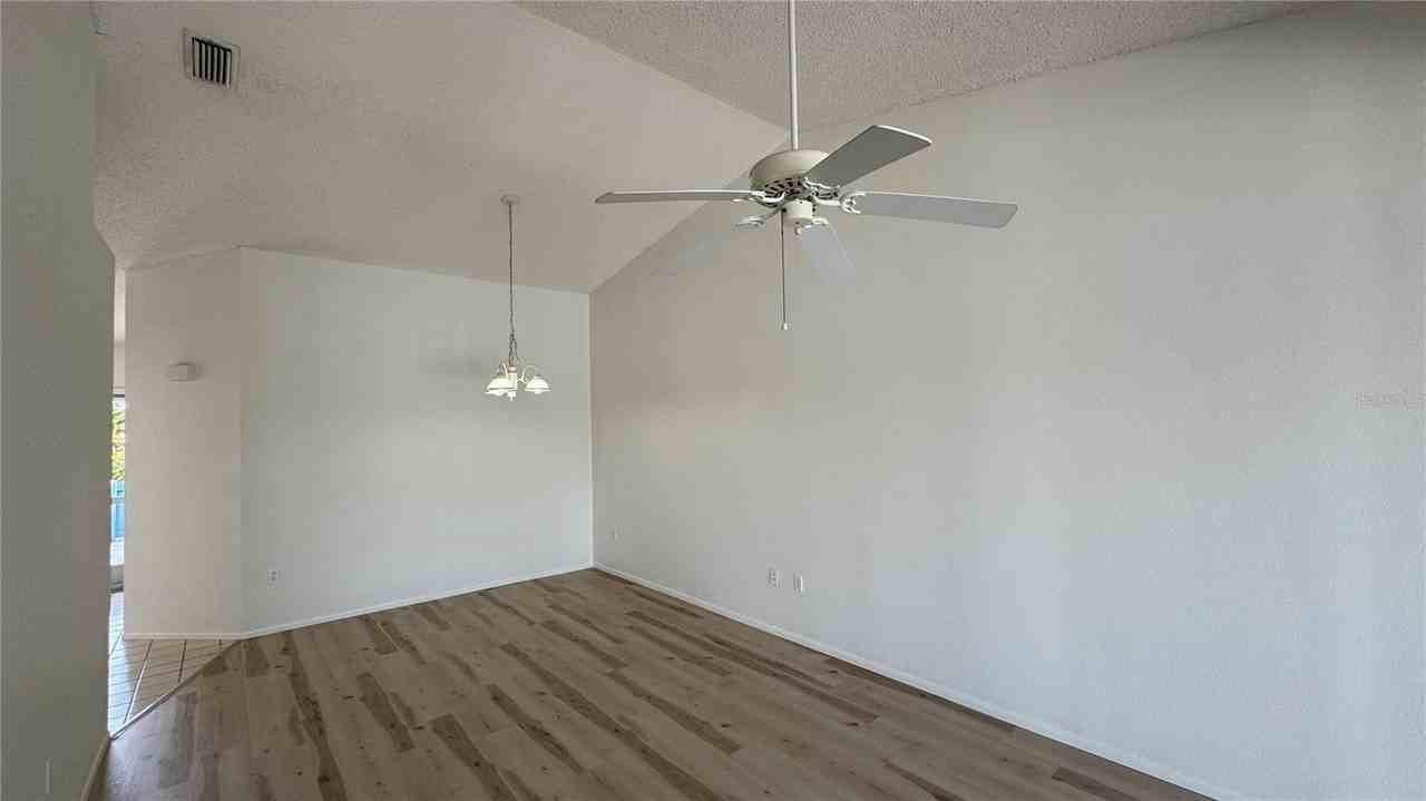 950 Waterside Ln - Photo 6 of 36