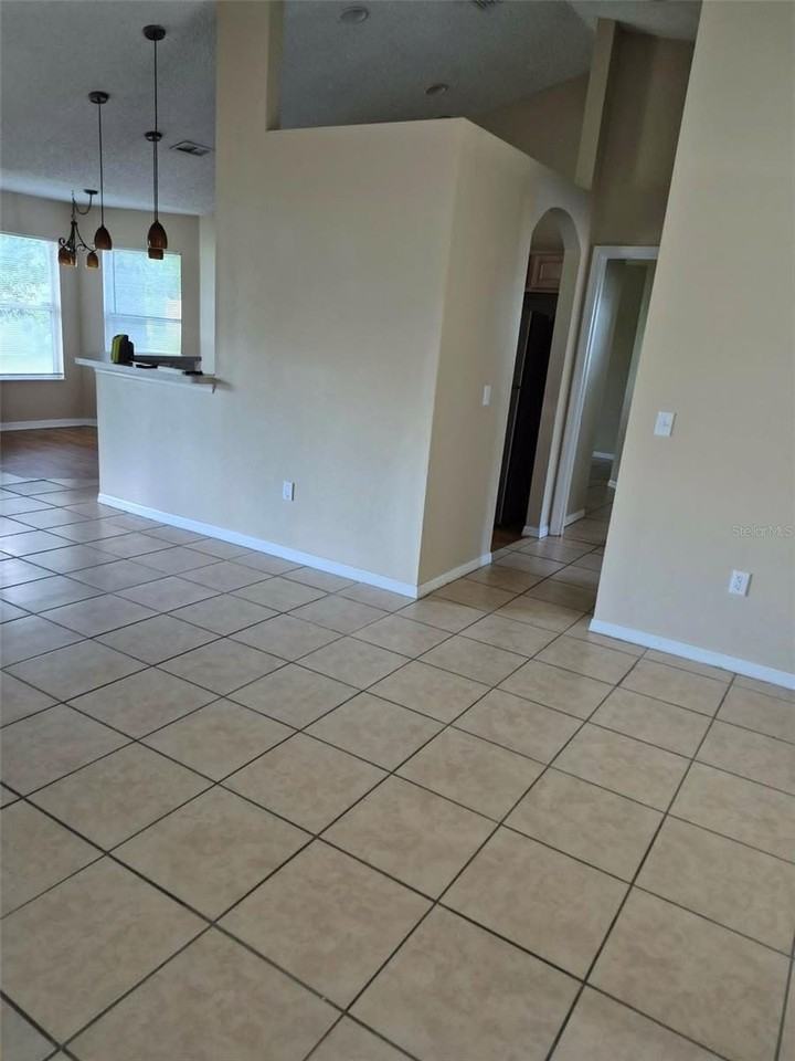 7 Bishop Ln - Photo 3 of 10