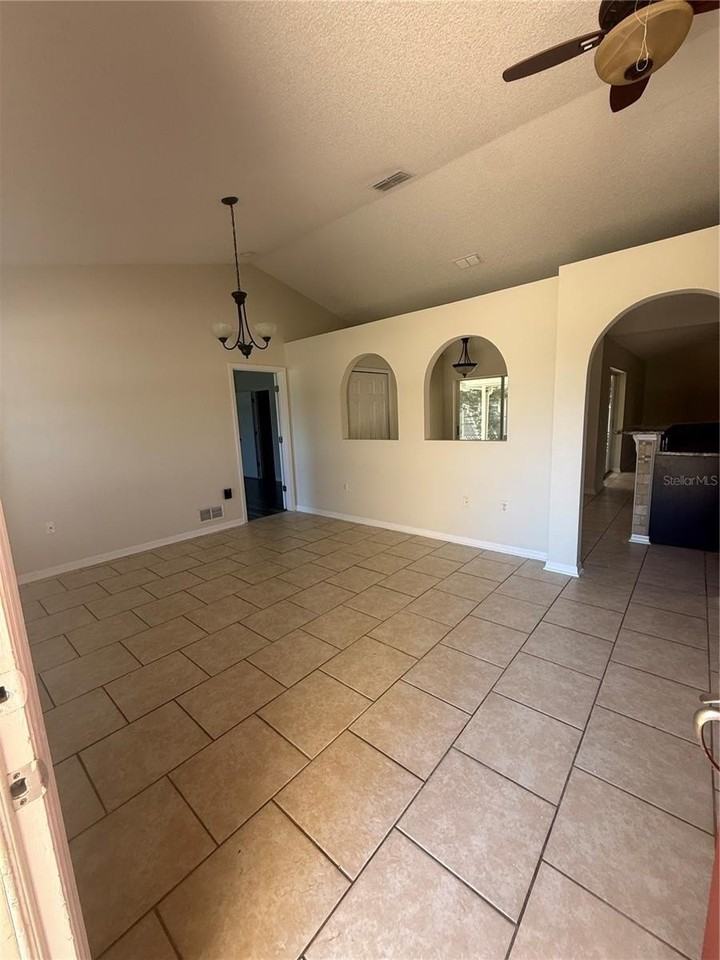 36 Firethorn Ln - Photo 3 of 27