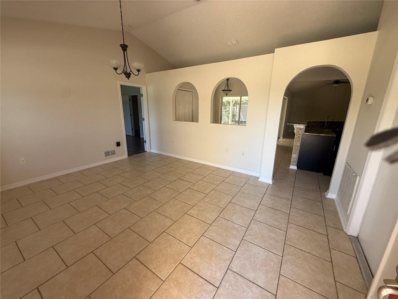 36 Firethorn Ln - Photo 4 of 27