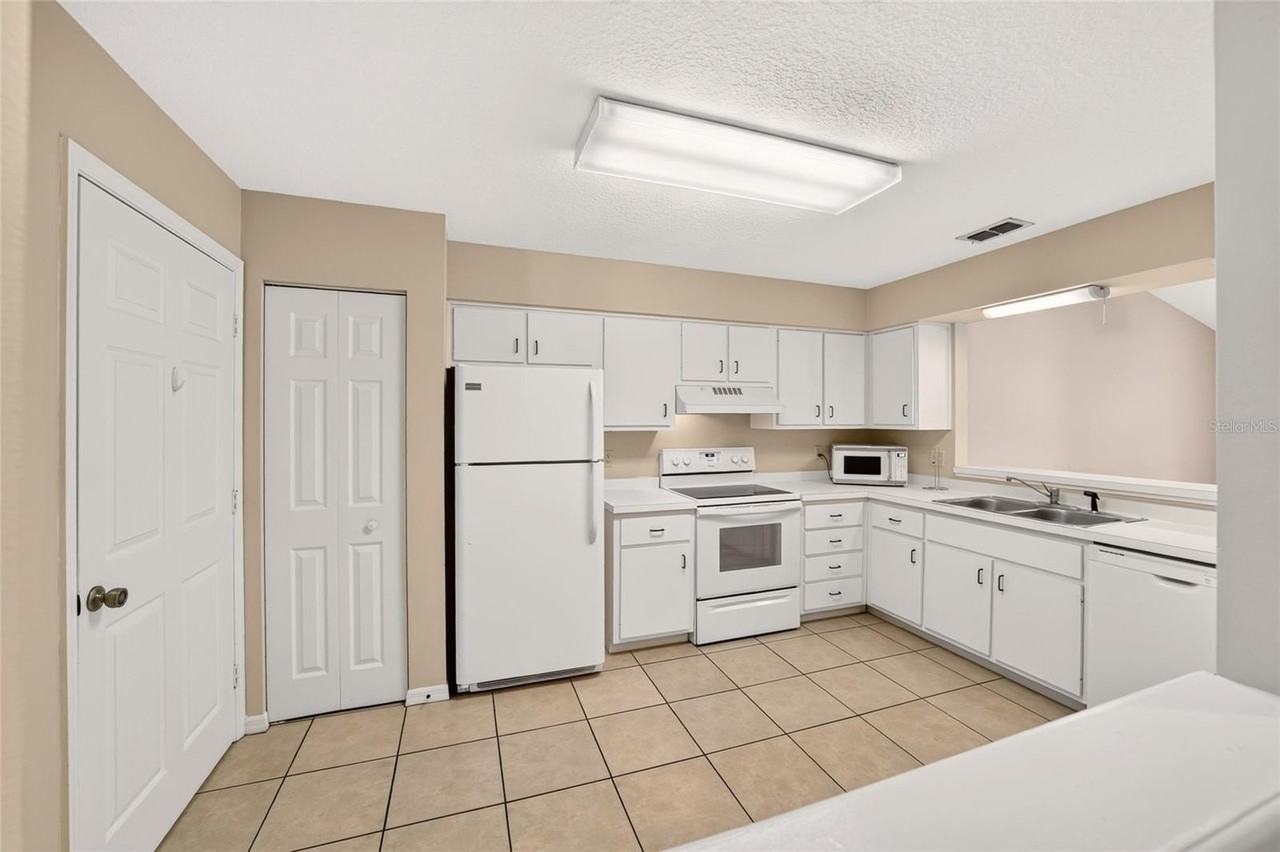 2478 Se 18th Cir - Photo 3 of 31