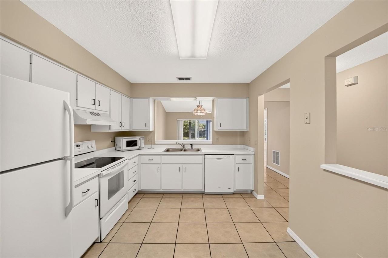 2478 Se 18th Cir - Photo 5 of 31