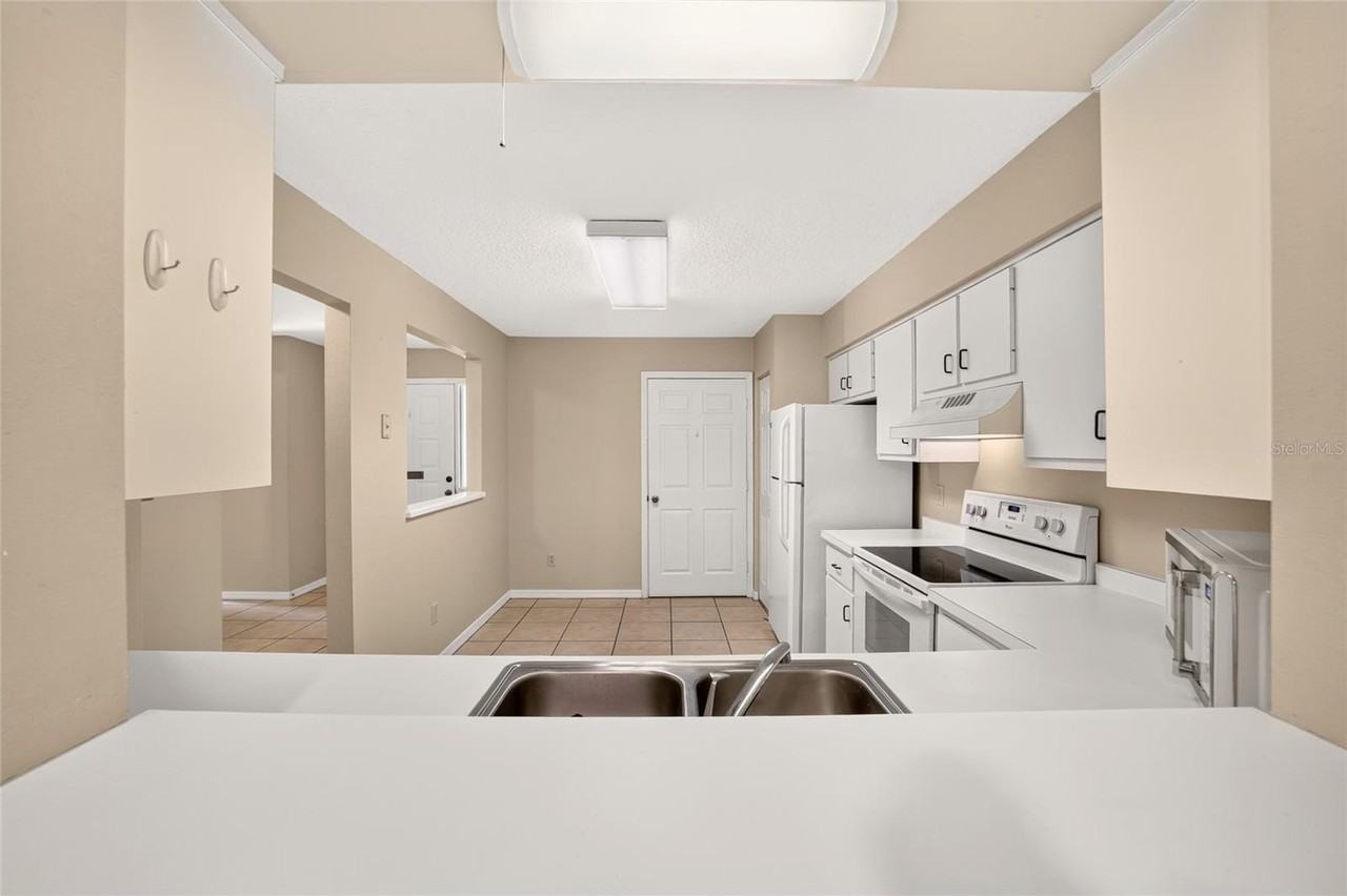 2478 Se 18th Cir - Photo 7 of 31