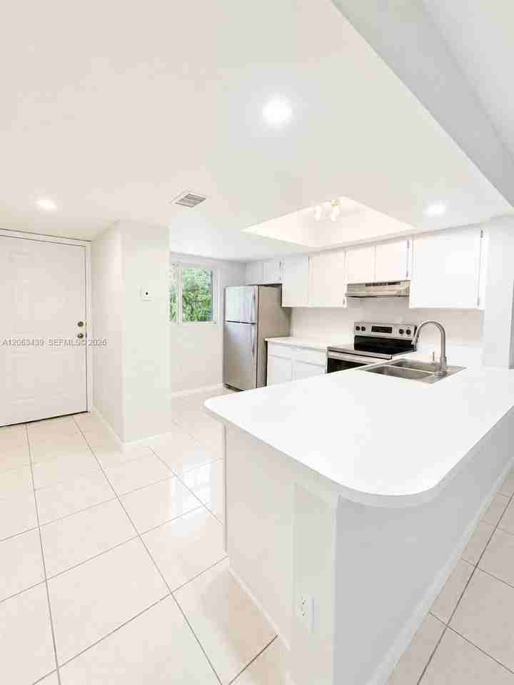 680 Cypress Club Way #680J - Photo 5 of 7