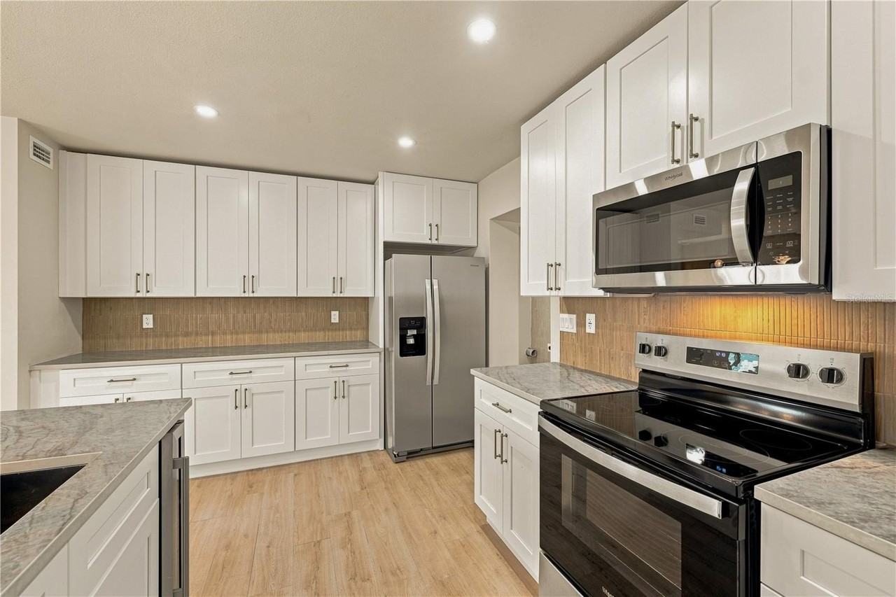 3946 Helena St Ne - Photo 5 of 34