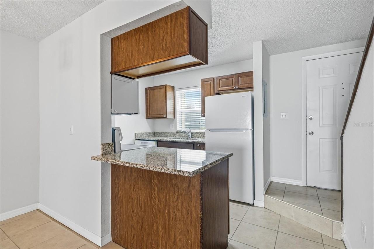 11906 Cypress Hill Cir - Photo 6 of 26
