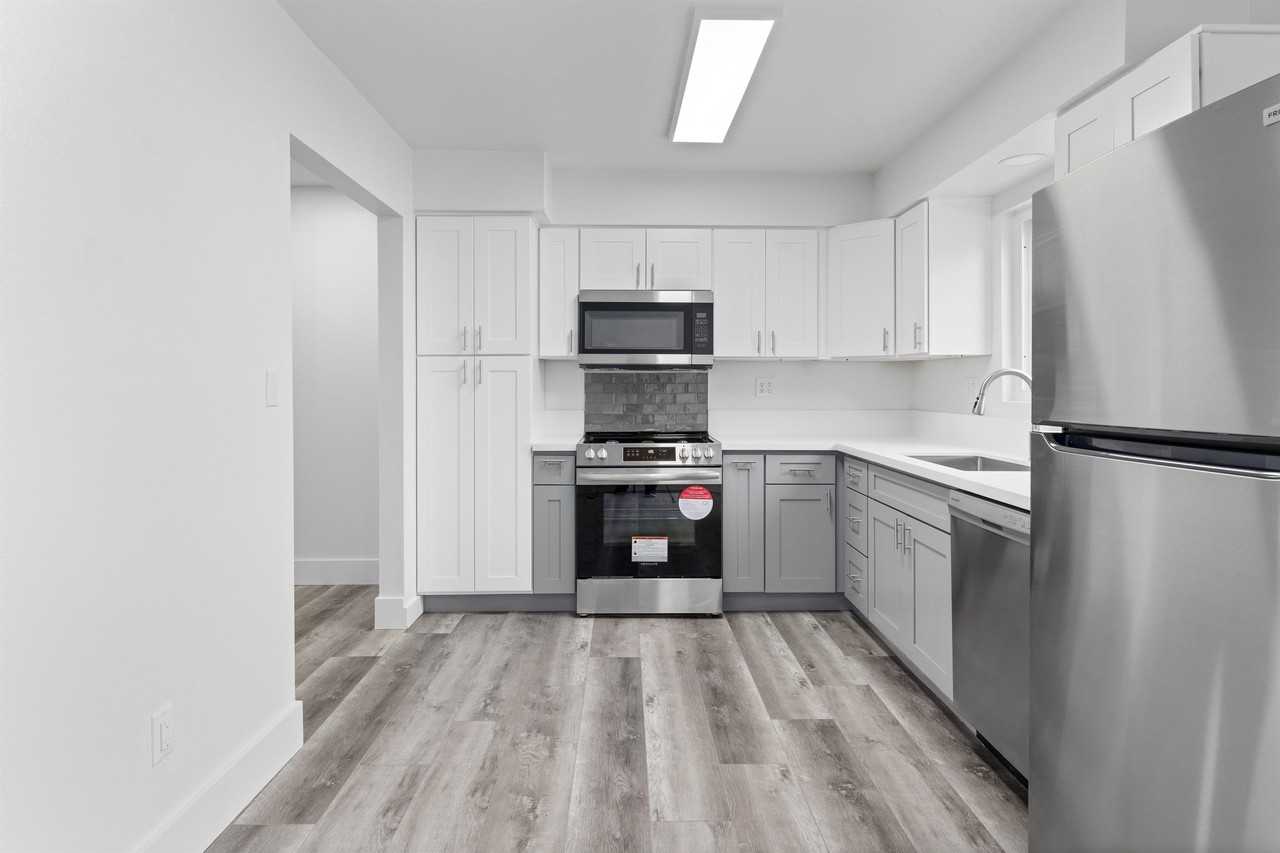 323 14th Street - Photo 3 of 18