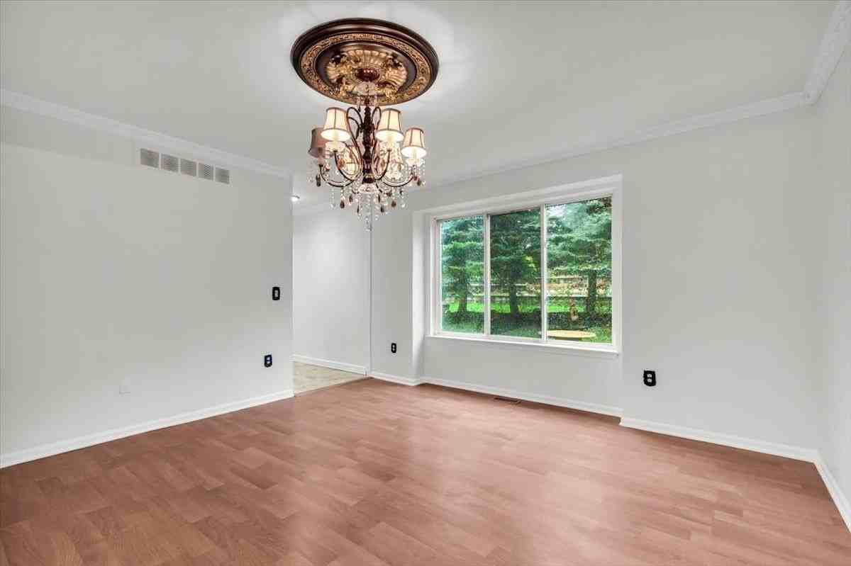 7295 W Maple Rd - Photo 5 of 42