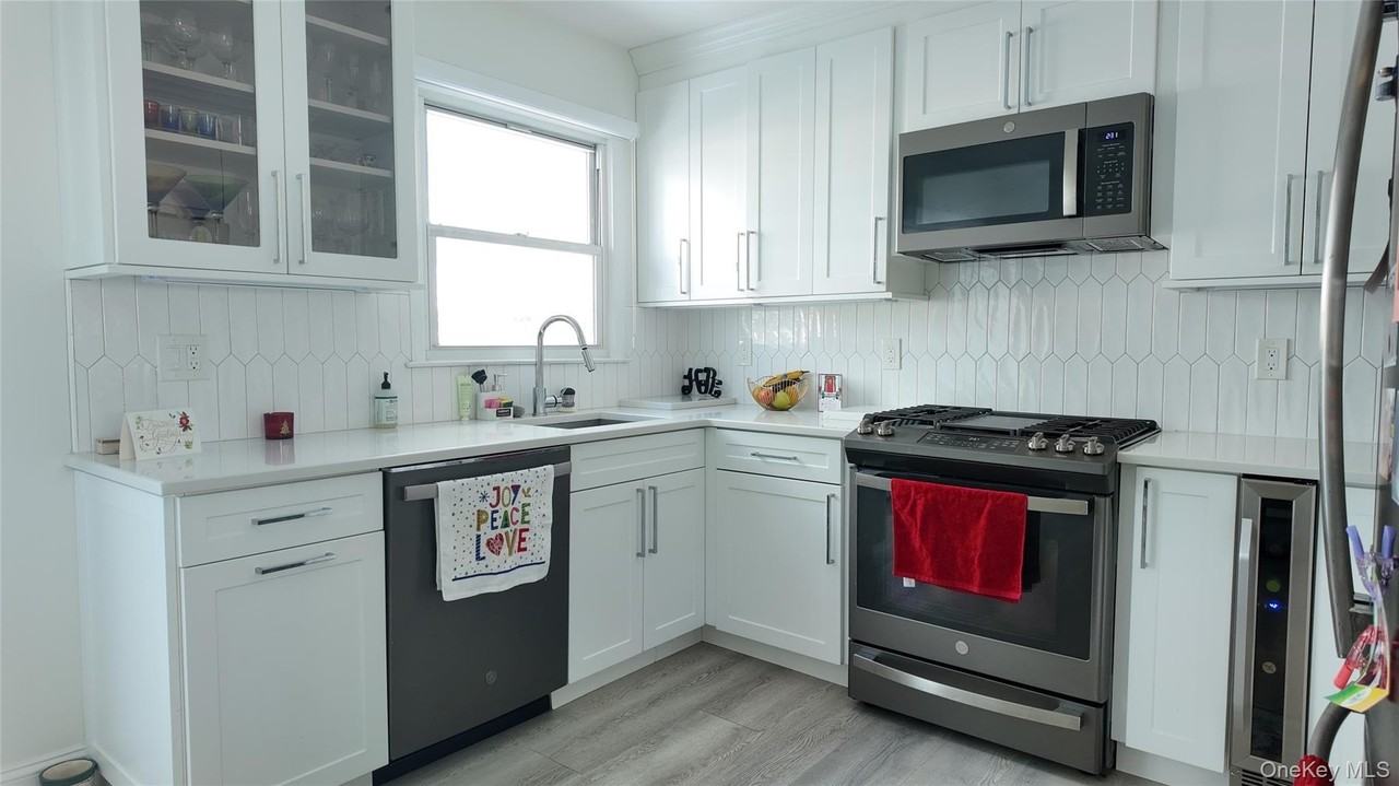 10 Lenox Ct #807 - Photo 3 of 17