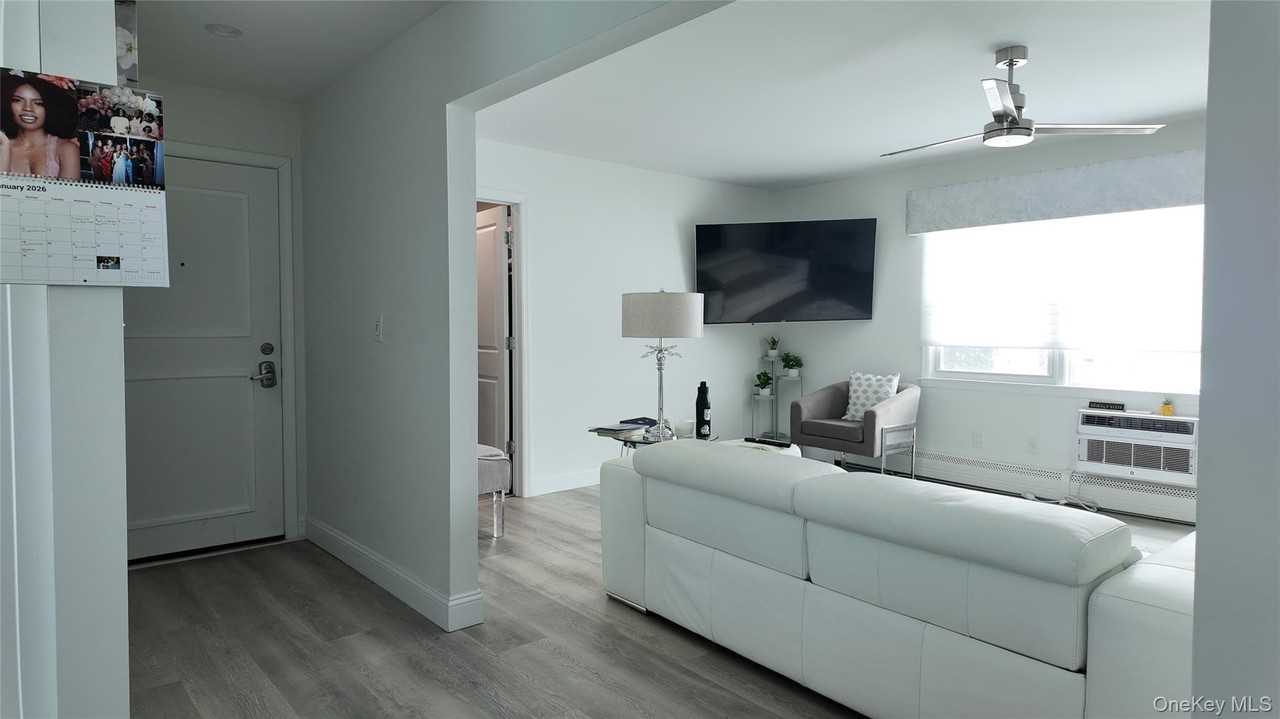 10 Lenox Ct #807 - Photo 5 of 17