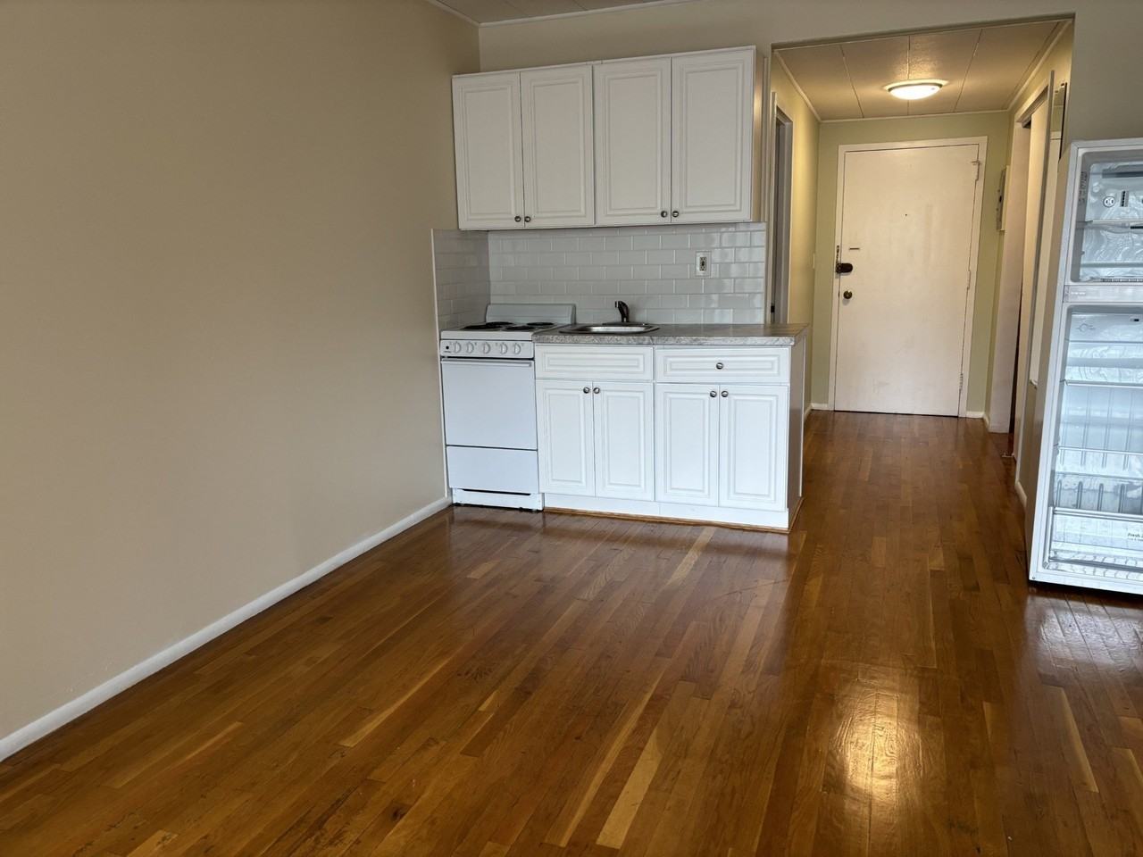 22 Chestnut Pl #M4 - Photo 2 of 8