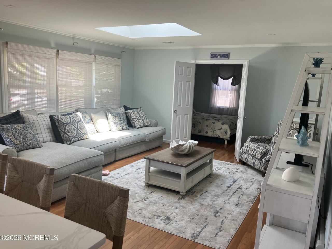 210 Laurel Ct - Photo 4 of 20