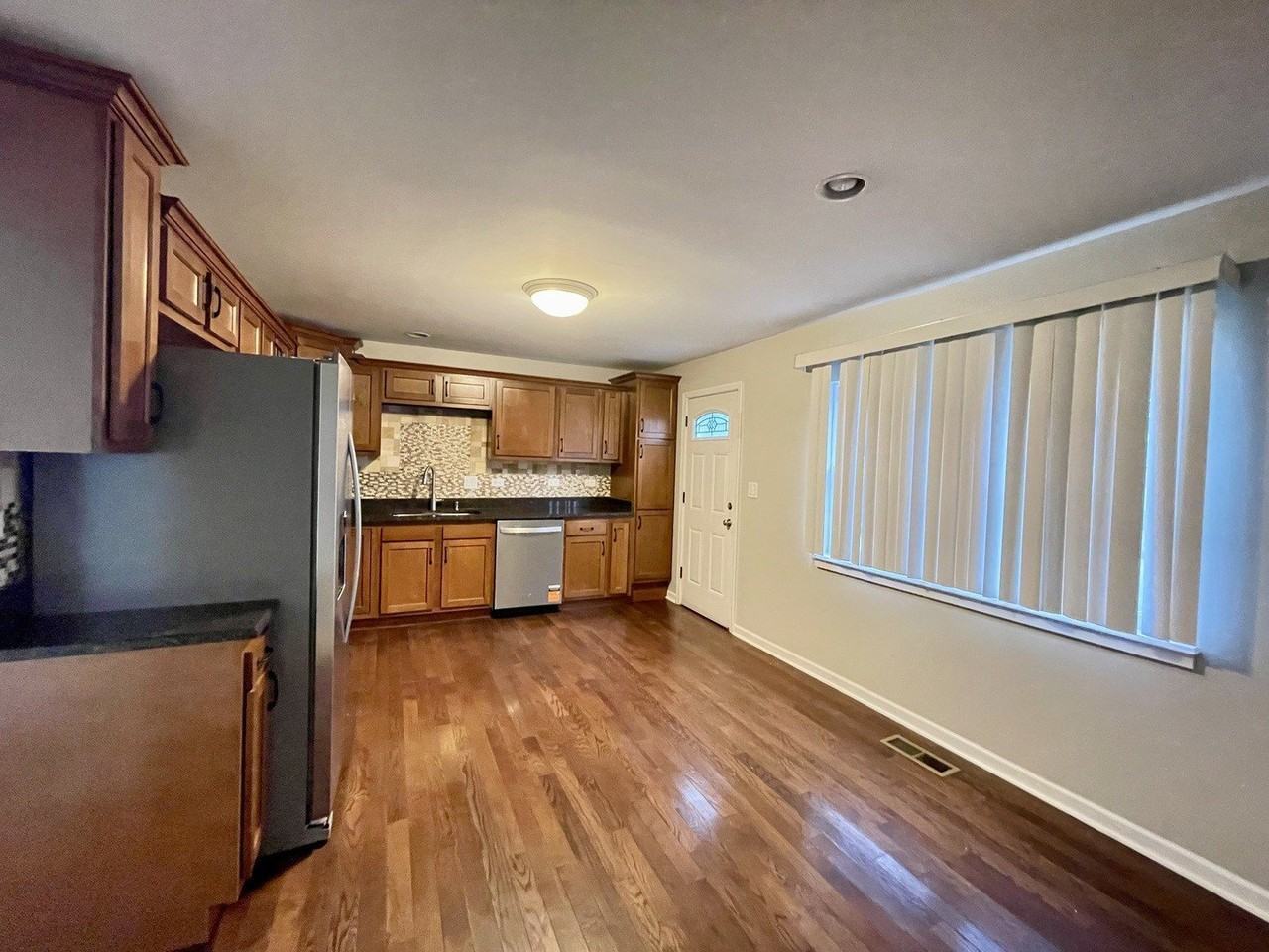 245 Healy Ave - Photo 3 of 9
