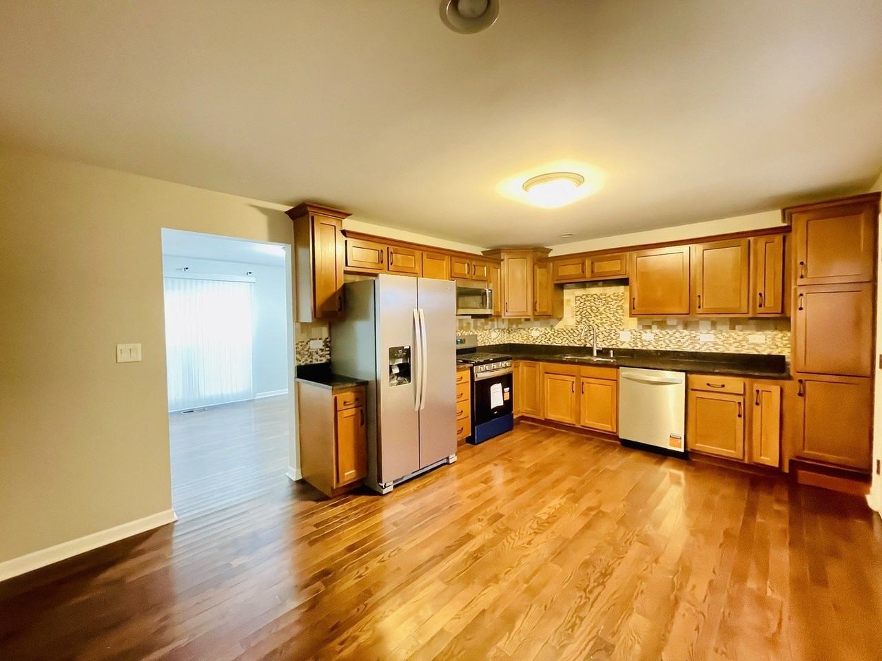 245 Healy Ave - Photo 4 of 9