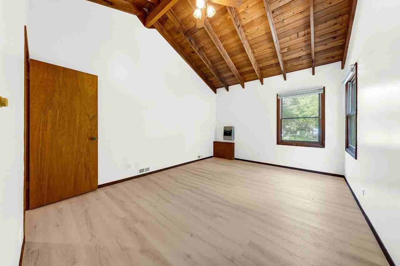 25283 W Timber Ln #25283 - Photo 3 of 31
