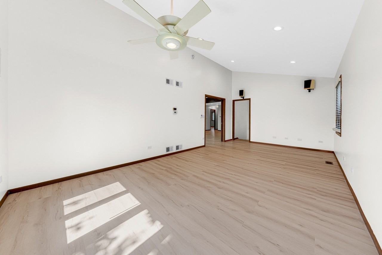 25283 W Timber Ln #25283 - Photo 6 of 31