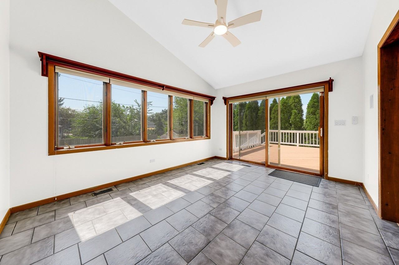 25283 W Timber Ln #25283 - Photo 7 of 31