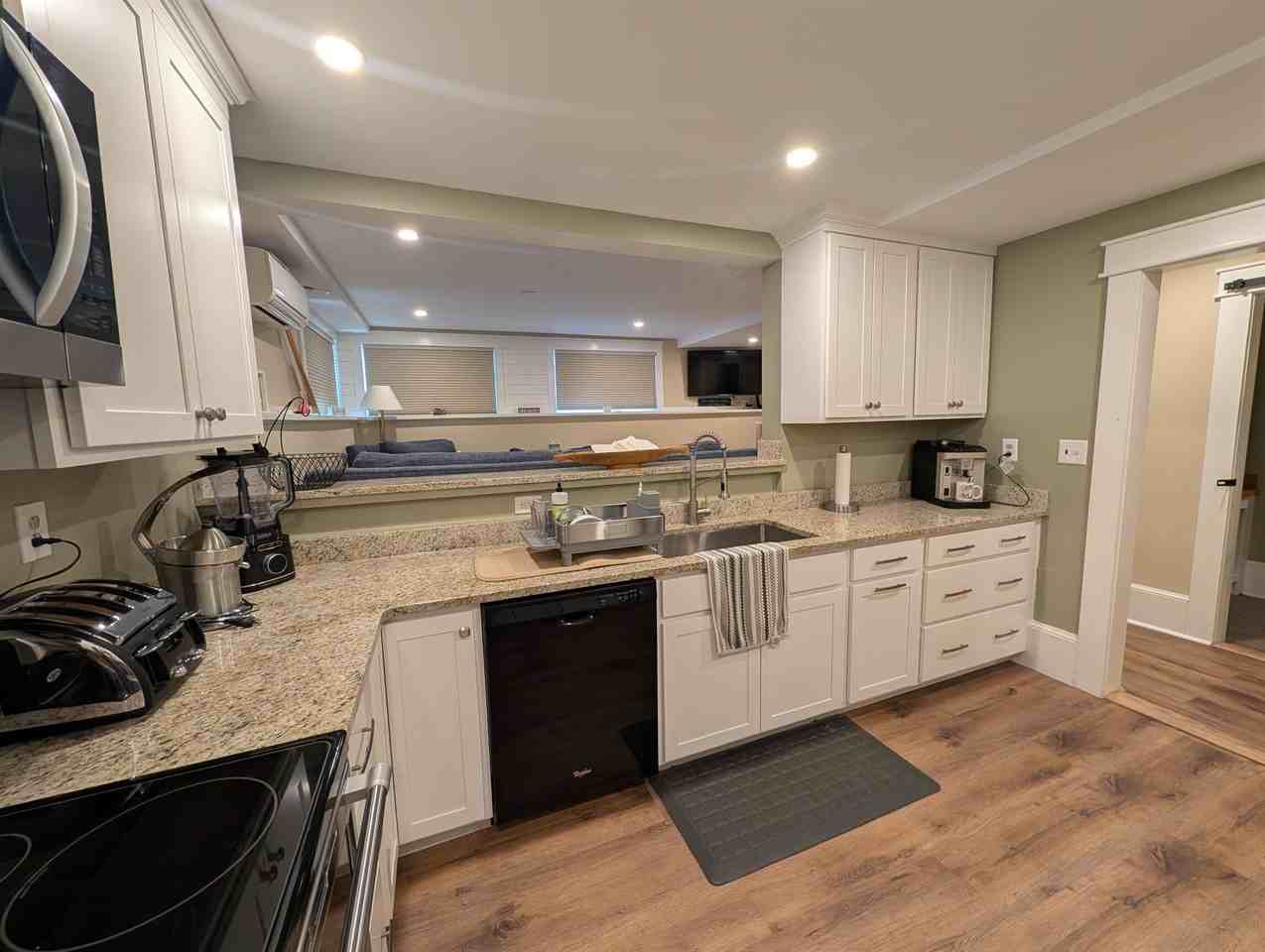 208 W Shore Rd #5 - Photo 4 of 29