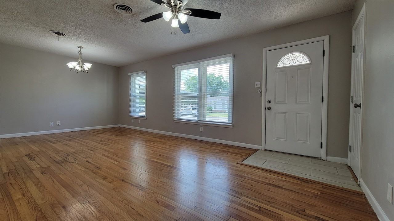 4804 Sabelle Ln - Photo 4 of 25