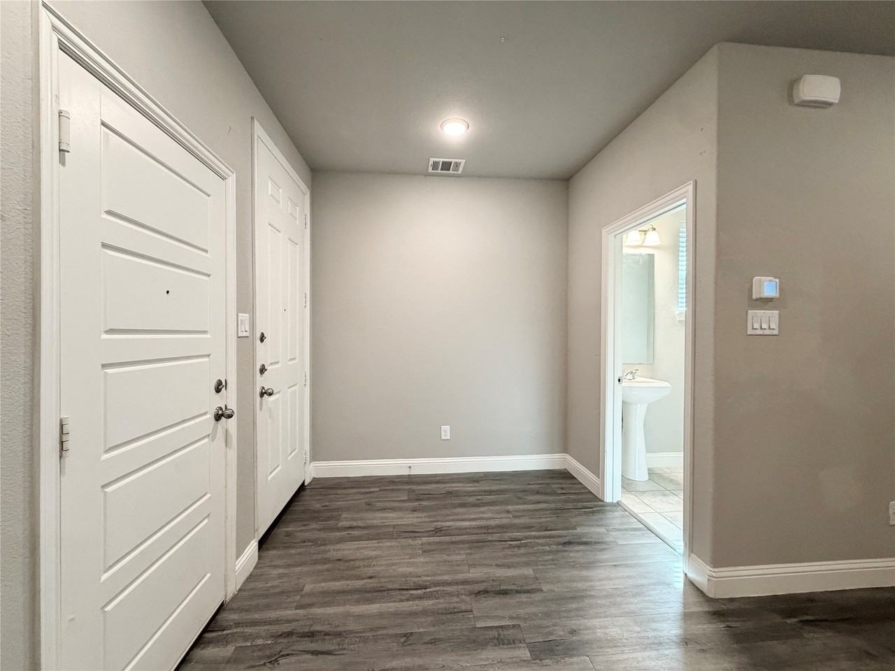 4925 Sanger Circle Dr - Photo 2 of 27