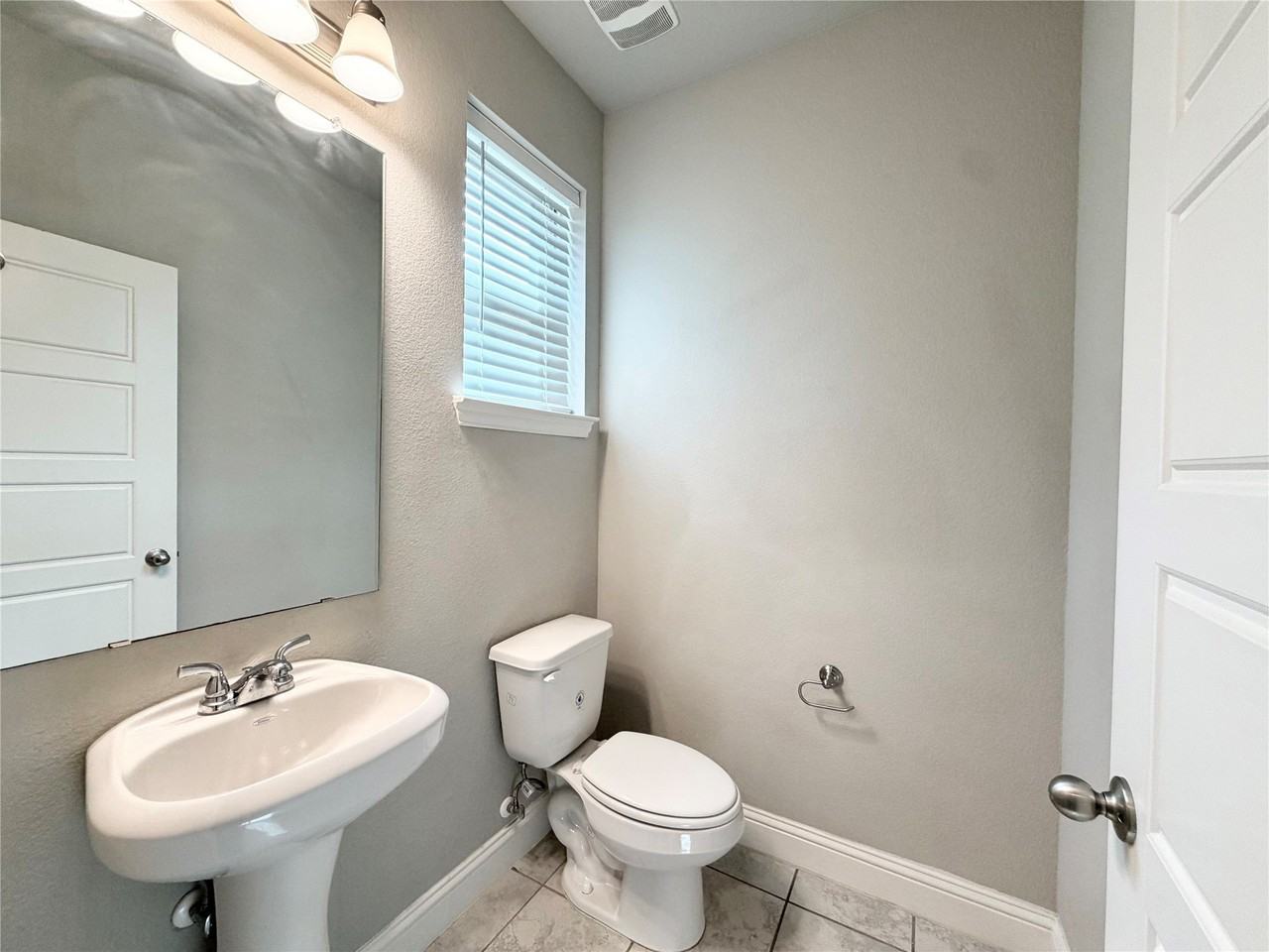 4925 Sanger Circle Dr - Photo 4 of 27