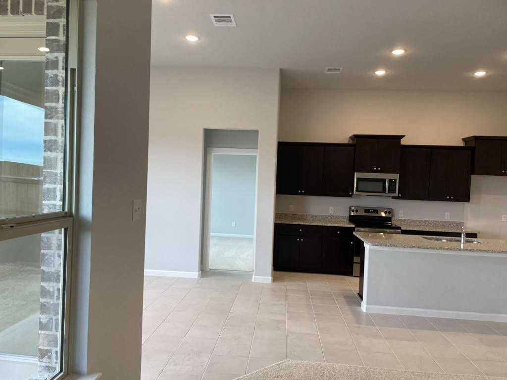 1306 Sundance Ln - Photo 6 of 19