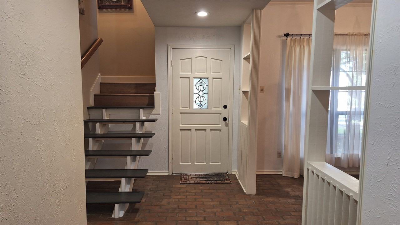 2022 Brookside Dr - Photo 2 of 26