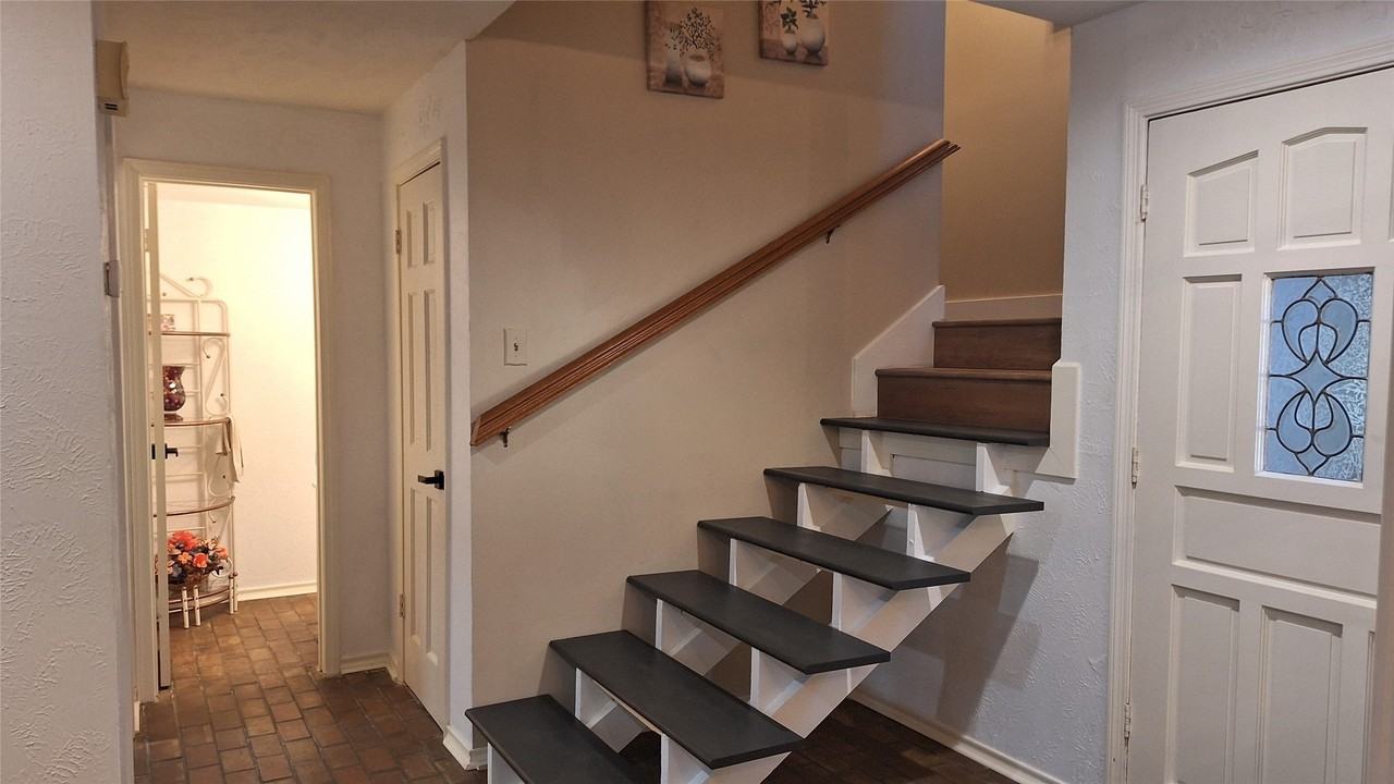 2022 Brookside Dr - Photo 4 of 26