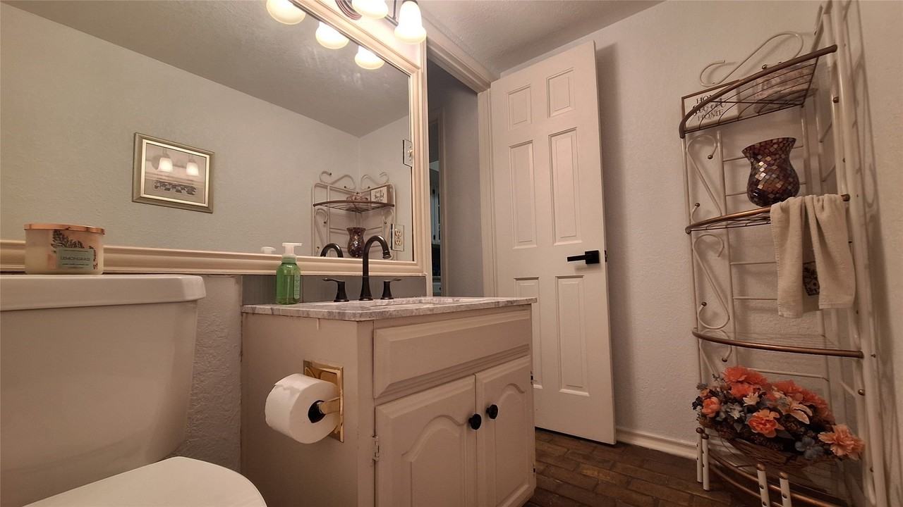 2022 Brookside Dr - Photo 5 of 26