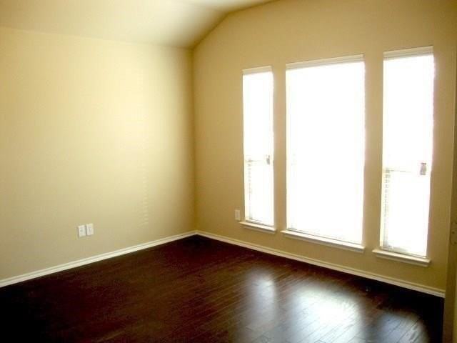 1008 Evers Dr - Photo 5 of 16
