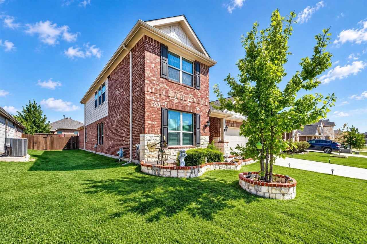 1318 Crossvine Dr - Photo 2 of 36