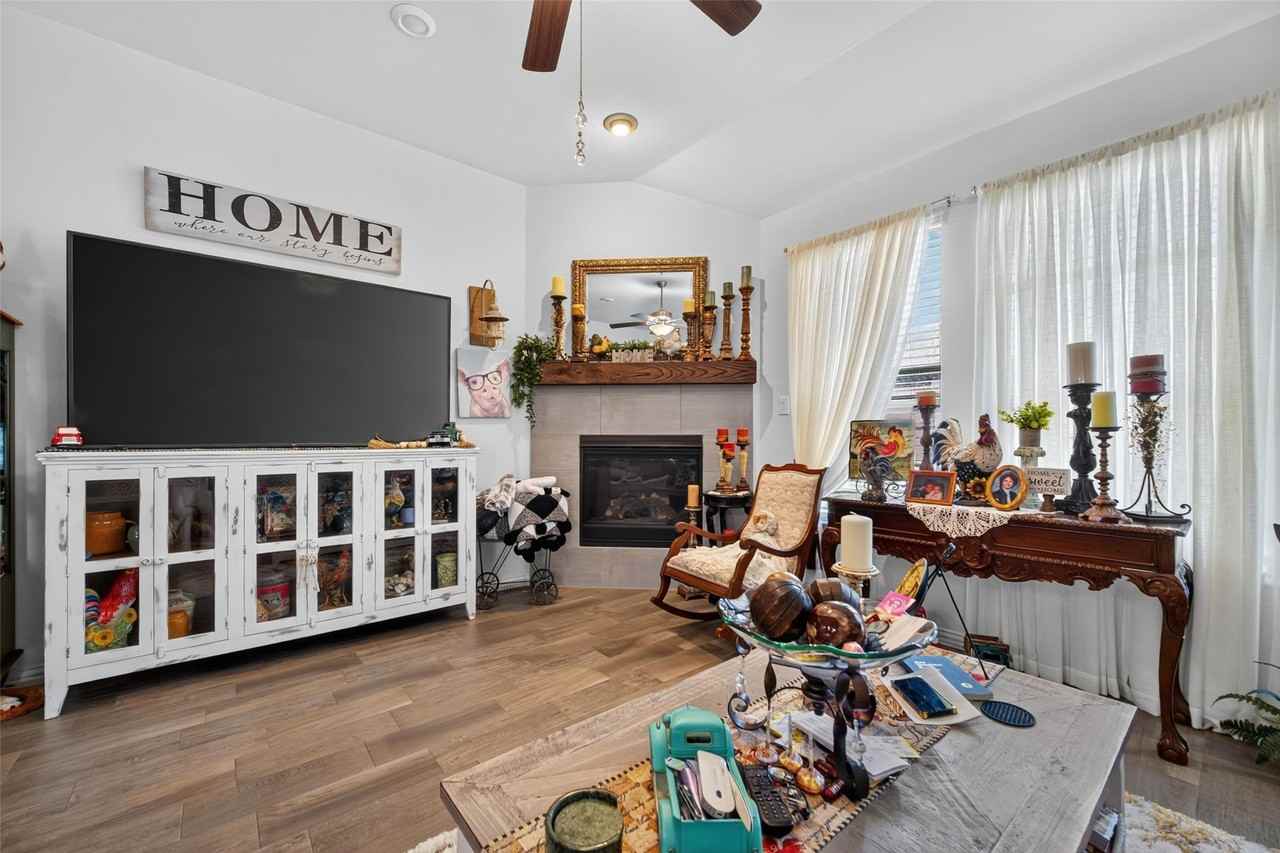 1318 Crossvine Dr - Photo 7 of 36