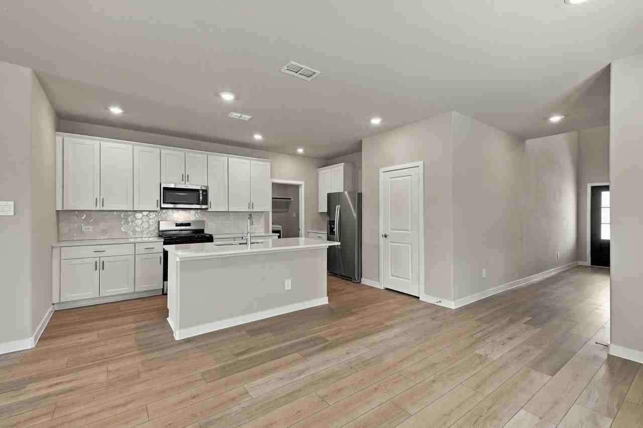 6014 Alderton Dr - Photo 4 of 37