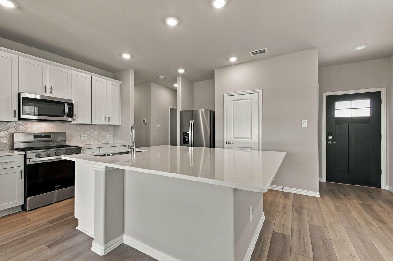 1203 Bridgewalk Dr - Photo 2 of 40