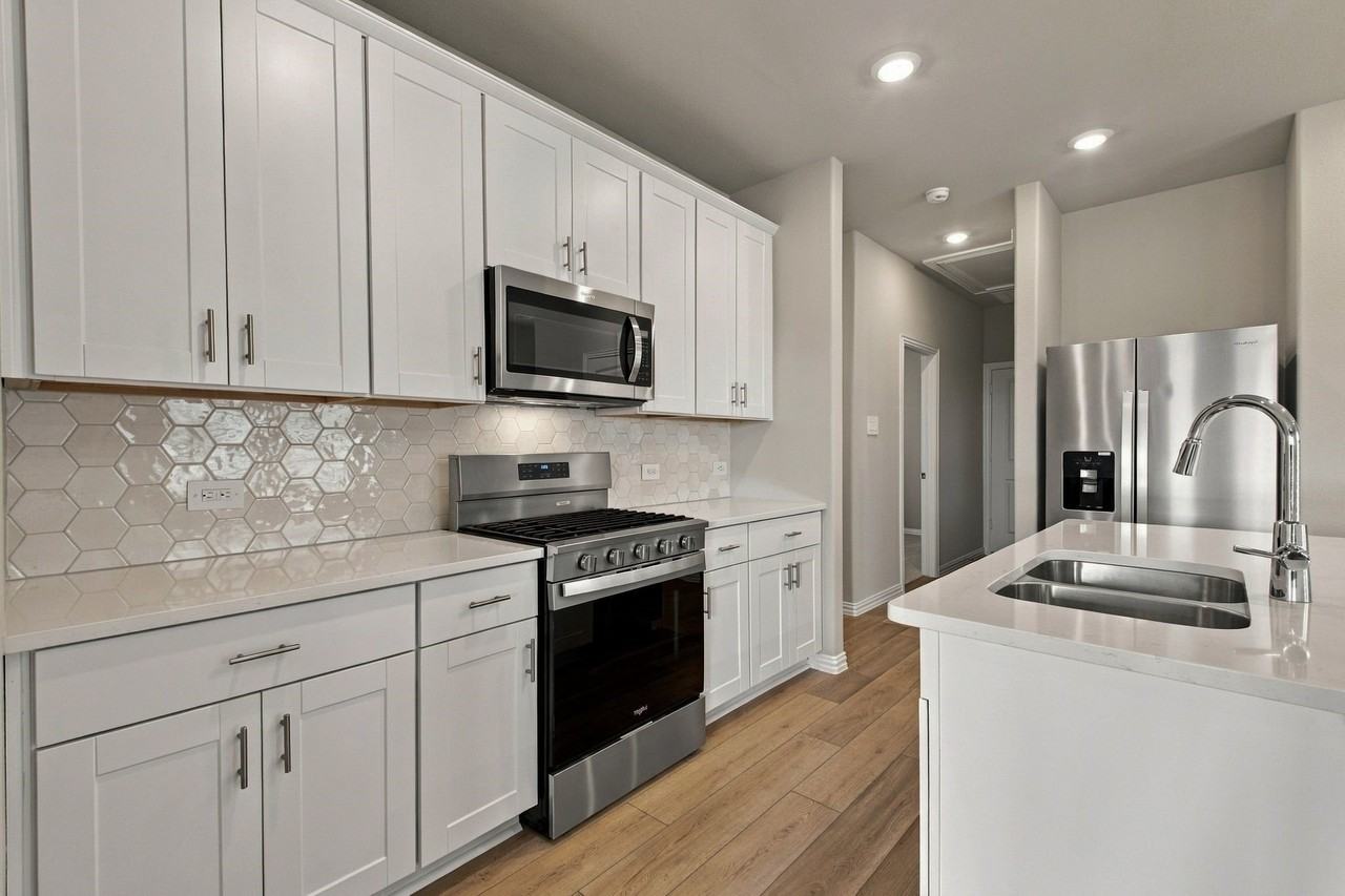 1203 Bridgewalk Dr - Photo 3 of 40