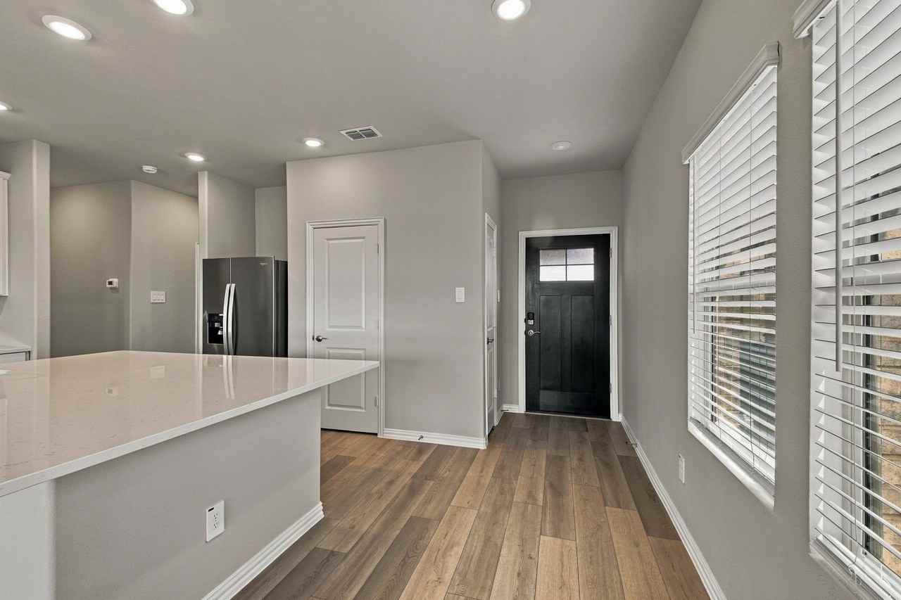 1203 Bridgewalk Dr - Photo 5 of 40