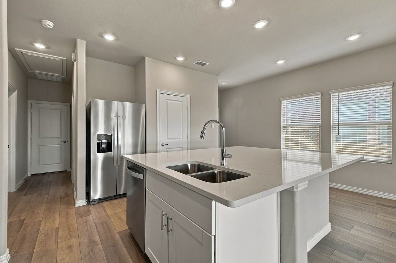 1203 Bridgewalk Dr - Photo 7 of 40