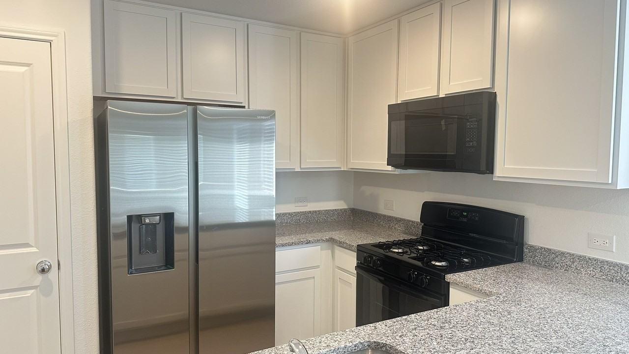 3420 Flicker Ln - Photo 2 of 39