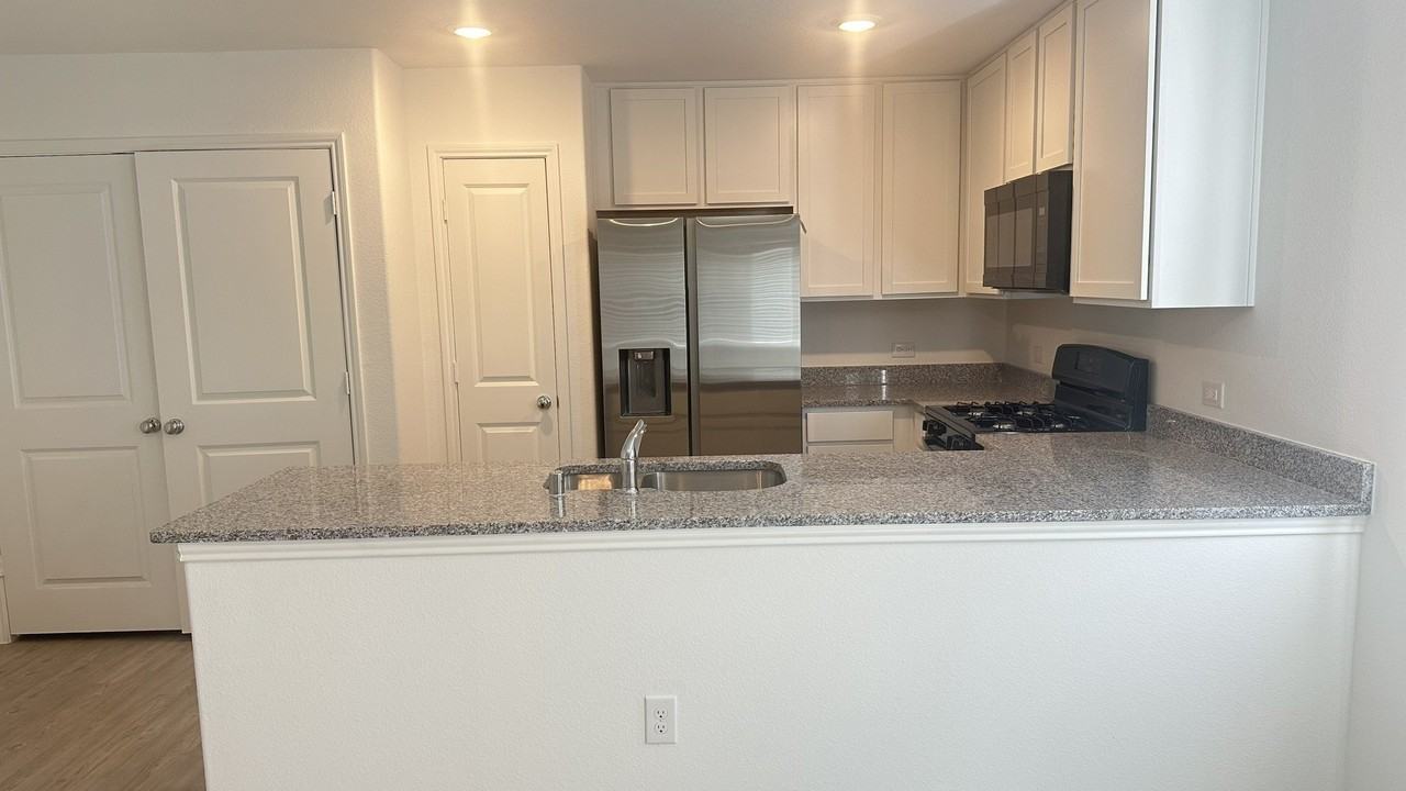 3420 Flicker Ln - Photo 3 of 39