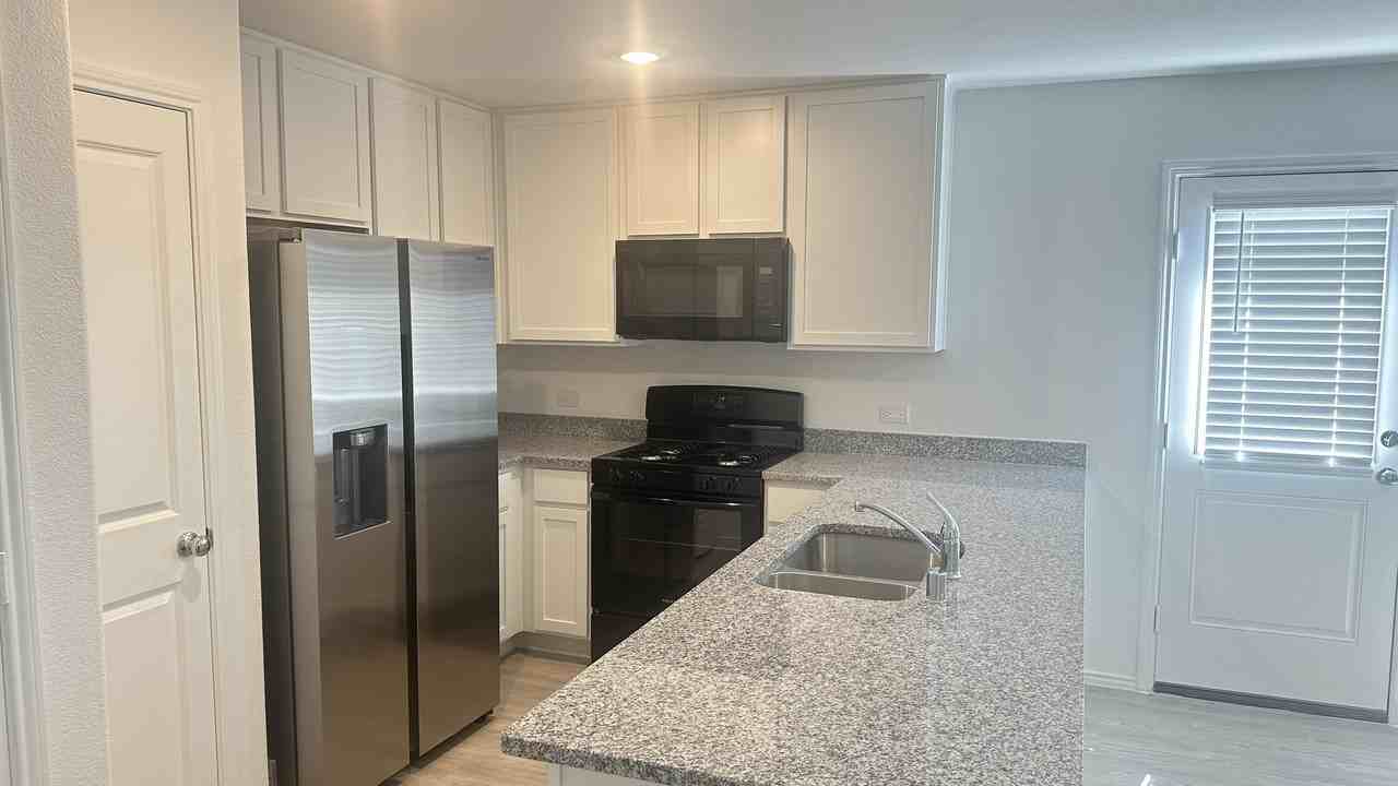3420 Flicker Ln - Photo 4 of 39