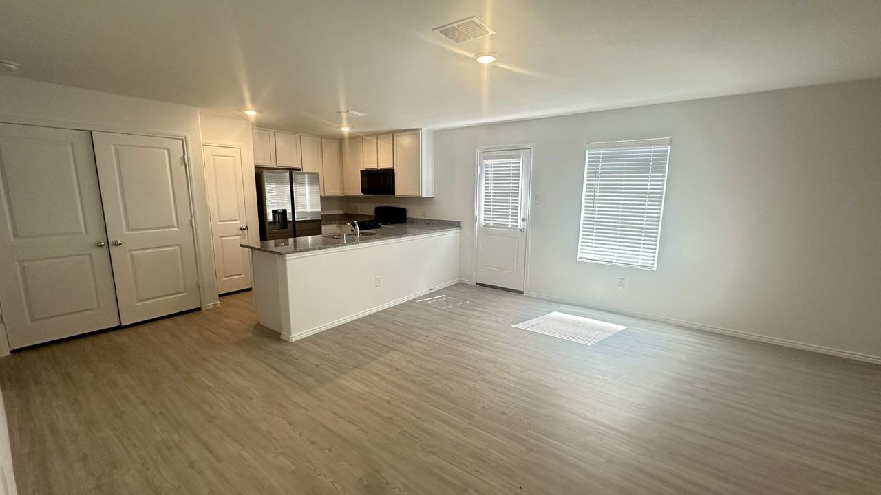 3420 Flicker Ln - Photo 5 of 39
